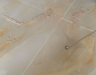 且末瓷砖空鼓维修公司分享粘合剂选择不当在瓷砖铺贴过程中可能导致以下问题