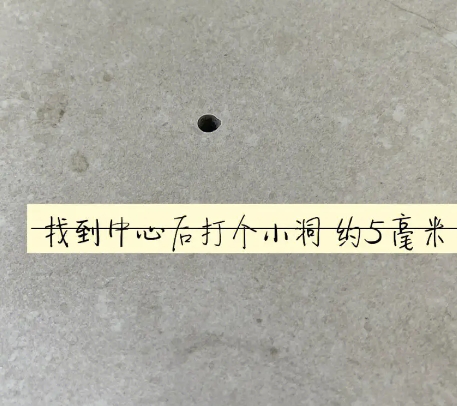 且末瓷砖空鼓维修公司专业解答在瓷砖铺贴过程中，如果砂料搅拌不均匀，将会带来以下问题